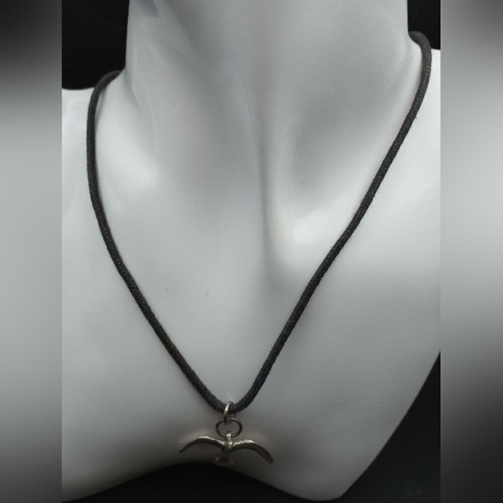 Elegant flying eagle bird necklace. Elegant! N327
